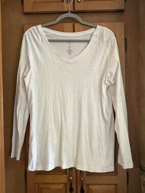 St John's Bay Essential White T-shirt